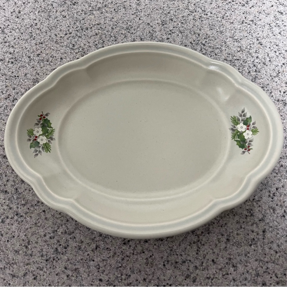 Pfaltzgraff Christmas Heirloom Pattern Small Oval Dish